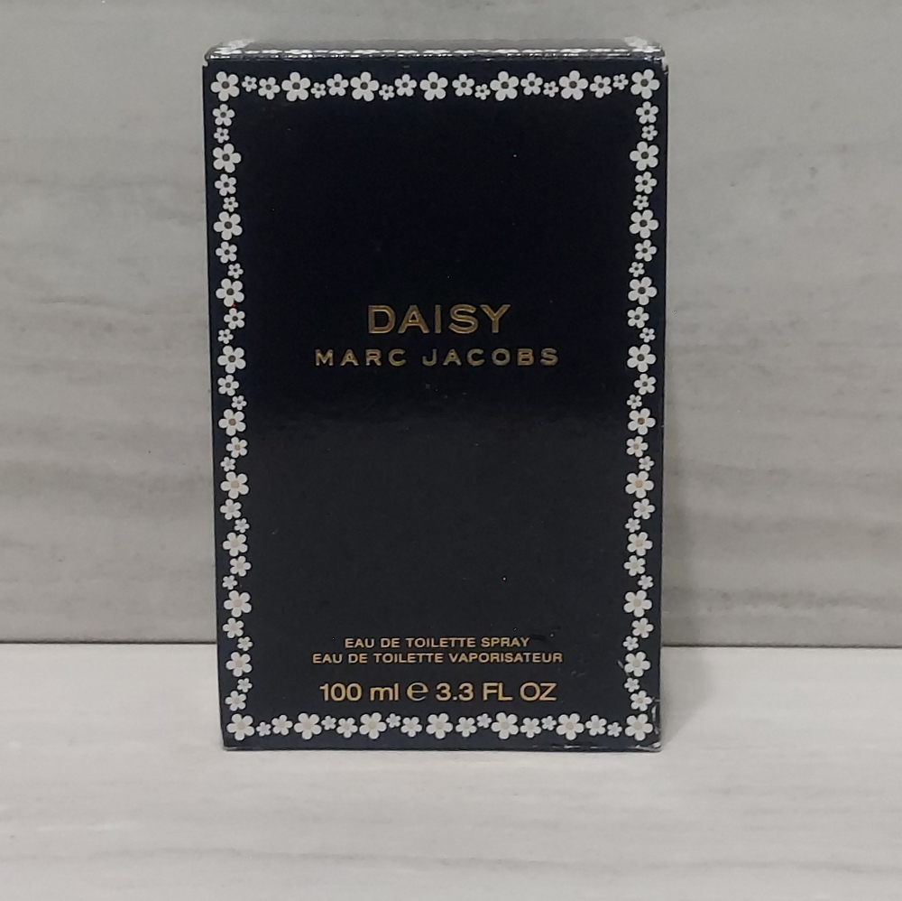 Marc Jacobs Daisy Black and Gold Eau de Toilette